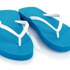 Une paire de sandales bleues